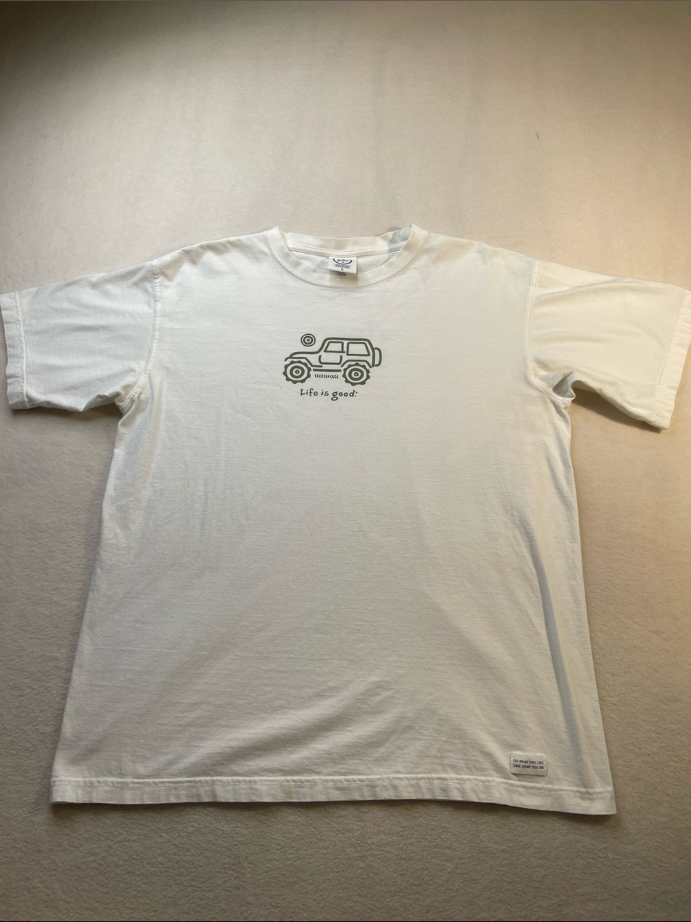 Life Is Good White Short-Sleeve Tee with Green Jeep Graphic MENS SIZE L